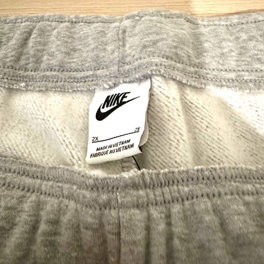 Nike Light Gray Joggers side pockets - Picture 6 of 7